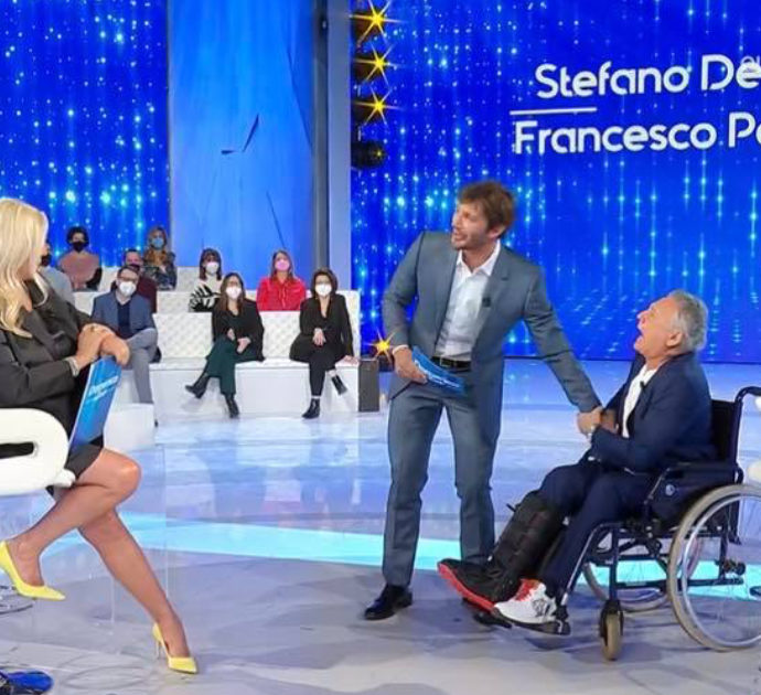 Domenica In, Stefano De Martino dà una manata a Francesco Paolantoni: “Proprio lì, tanto non sente nulla da tempo”. Mara Venier reagisce così