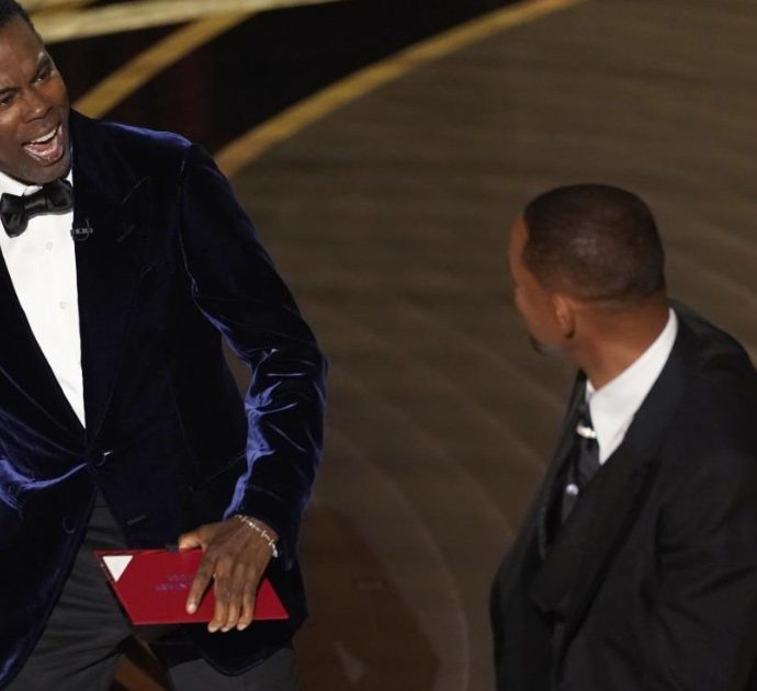 Will Smith bandito dagli Oscar per 10 anni dopo lo schiaffo a Chris Rock: “Sue azioni inaccettabili”