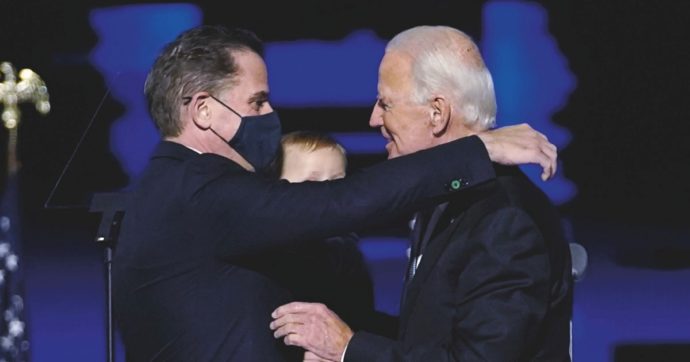 In Edicola sul Fatto Quotidiano del 28 Marzo: Joe Biden scaricato da tutti. Il figlio nei guai per bio-armi