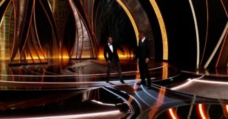 Copertina di Oscar 2022, Will Smith lascia l’Academy dopo lo schiaffo a Chris Rock: “Accetterò qualsiasi conseguenza. Mie azioni scioccanti, dolorose e imperdonabili”