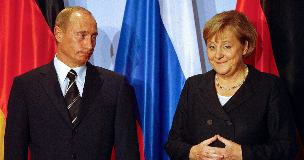 Guerra in Ucraina | La dipendenza tedesca dal gas russo, così ora la Germania critica l’eredità di Merkel: “Putin il suo più grande errore?”
