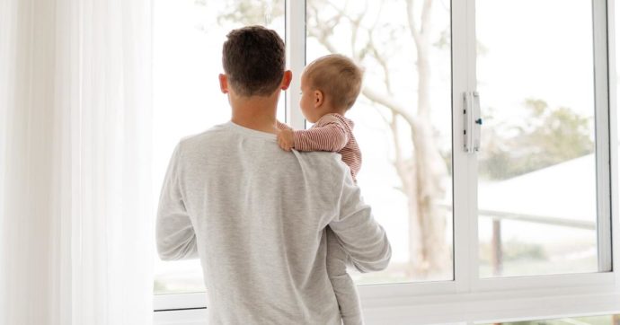 Congedo di paternità più lungo e obbligatorio, la parità di genere passa da qui