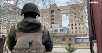 Copertina di Guerra Russia-Ucraina, colpito il palazzo della regione di Mykolaiv: le immagini dell’edificio sventrato – Video