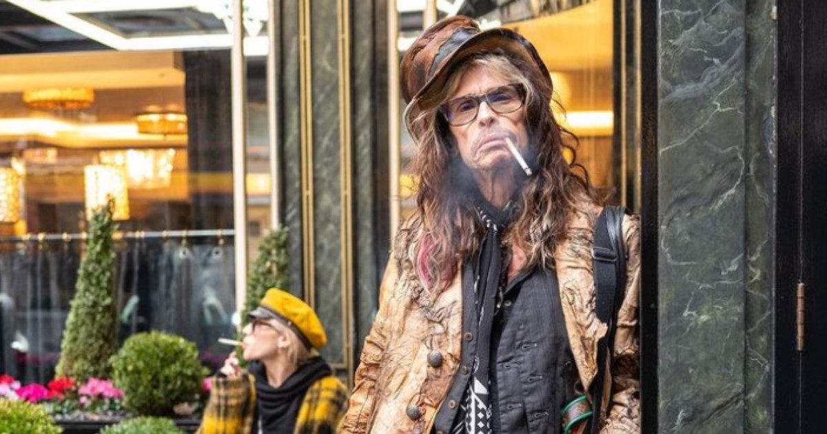 Steven Tyler in rehab, il cantante degli Aerosmith è ricaduto nella dipendenza da farmaci e alcol
