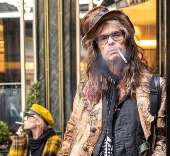 Steven Tyler in rehab, il cantante degli Aerosmith è ricaduto nella dipendenza da farmaci e alcol