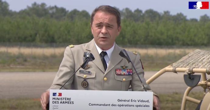 Guerra Ucraina-Russia, la Francia licenzia il direttore dell’intelligence militare: “Analisi errata sulla minaccia dell’invasione di Putin”