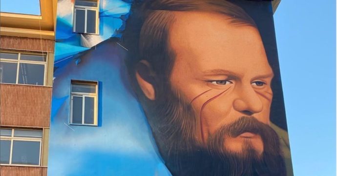 Putin elogia il murale di Dostoevskij a Napoli: “Mi dà speranza”. Jorit: “Ho fatto più io per la pace che il governo italiano”