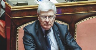 Copertina di “Mazzetta da 12 mila euro”: il senatore Romani indagato