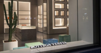 Copertina di Il colosso del lusso Kering paga all’erario 186 milioni di euro. “Organizzazione occulta per evadere il fisco su marchio Bottega Veneta”