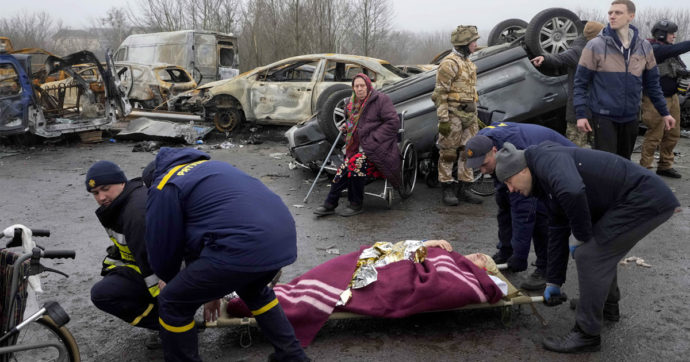 Guerra Russia-Ucraina, la diretta – Scontri vicino a Kiev. Croce rossa: “Impossibile evacuazione da Mariupol”. Gli Usa: materiale a Kiev per eventuale attacco chimico russo