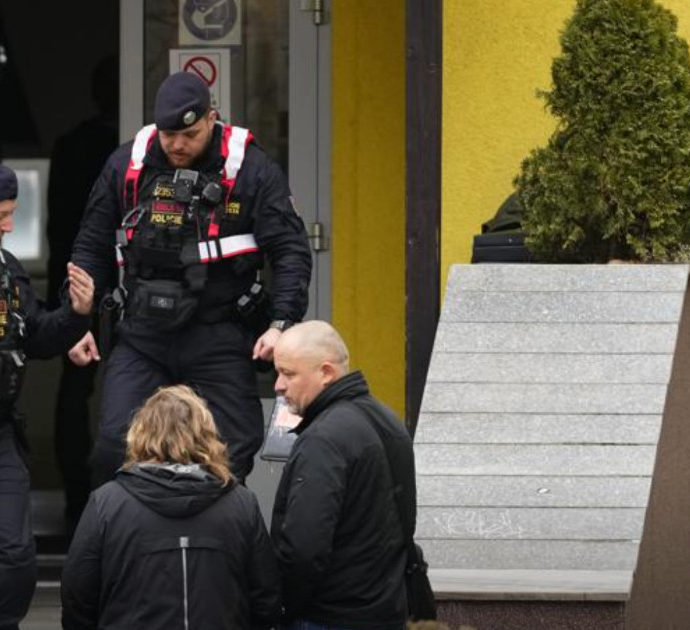 “Studente attacca l’insegnante con un machete uccidendolo: aveva fallito un esame”: le parole del ministro dell’Istruzione della Repubblica Ceca