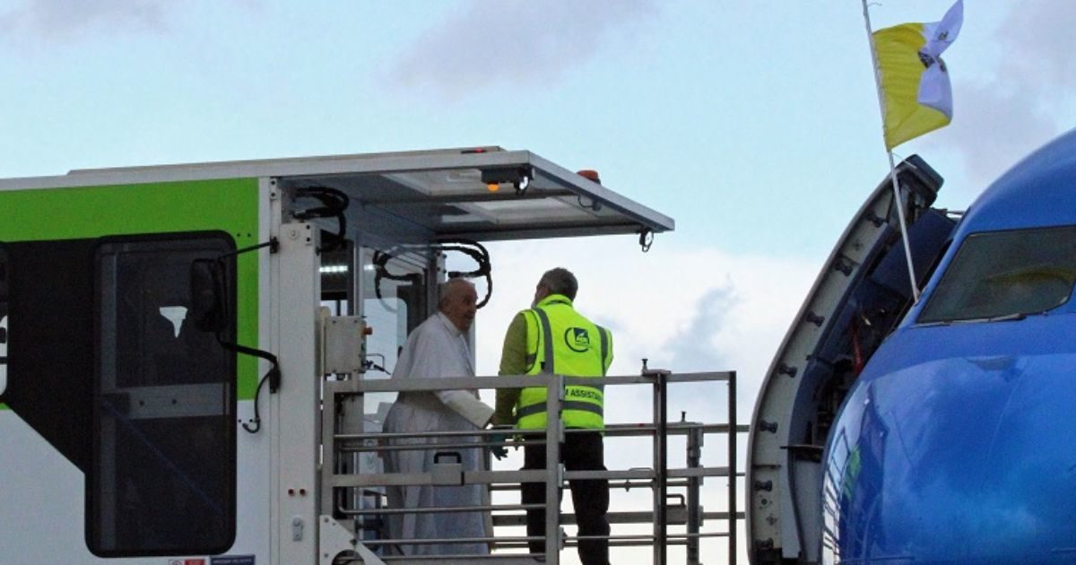 Il Papa annuncia: “Visita a Kiev è sul tavolo”. E sulla guerra: “Qualche potente provoca e fomenta conflitti. Non svanisca il sogno della pace”