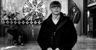 Copertina di Altre minacce a Don Patriciello, il prete che urla in faccia ai clan