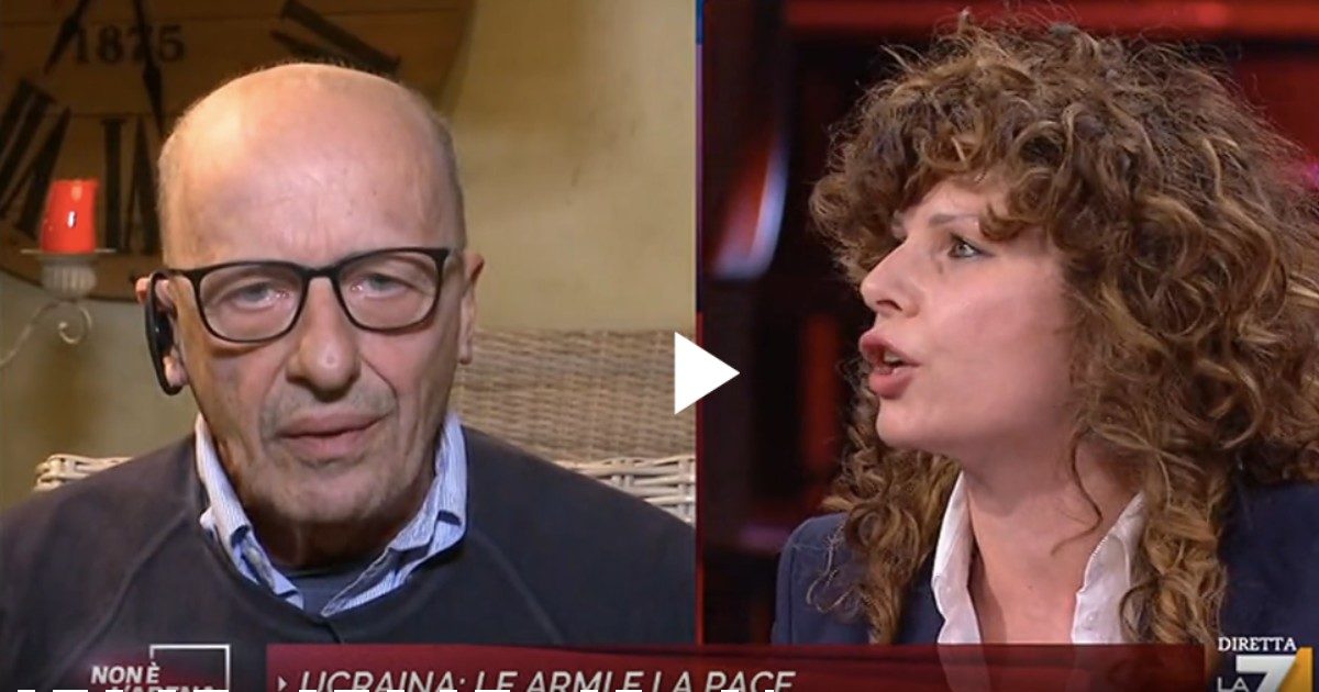 Non è l’Arena, Alessandro Sallusti litiga con Giorgio Cremaschi e chiama “gallina comunista” Fabiola D’Alieso: “Non la faccio parlare perché lei dice ca**ate”