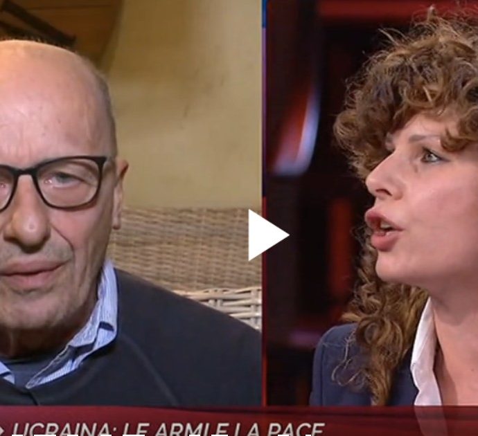 Non è l’Arena, Alessandro Sallusti litiga con Giorgio Cremaschi e chiama “gallina comunista” Fabiola D’Alieso: “Non la faccio parlare perché lei dice ca**ate”