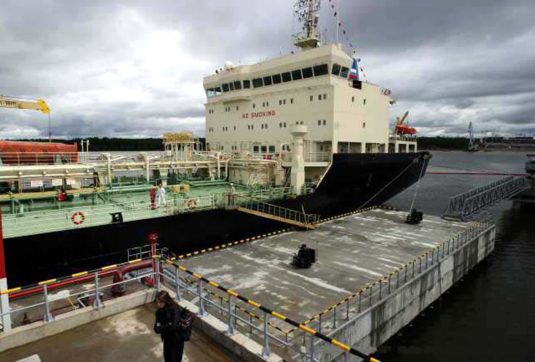 Gli Stati Uniti continuano a comprare petrolio russo. C’è tempo fino al 22 aprile e le petroliere attraccano nei porti Usa