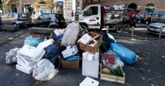 Copertina di Roma, il nuovo accordo Ama-sindacati per la raccolta dei rifiuti nel week end per ora non funziona: lunedì tra l’immondizia nei quartieri della movida