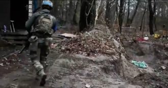 Guerra Russia-Ucraina, trovati i corpi di 5 civili torturati in un seminterrato di Bucha: il video diffuso dall’esercito di Kiev