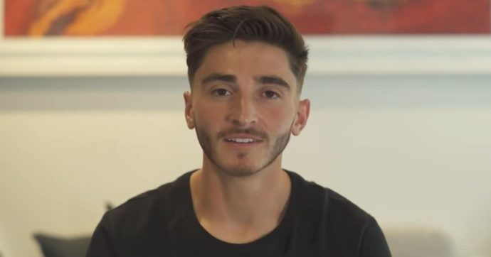 Intelligenza artificiale e filtri ai commenti del “bar sport”: la risposta del calcio australiano dopo gli insulti omofobi contro Joshua Cavallo