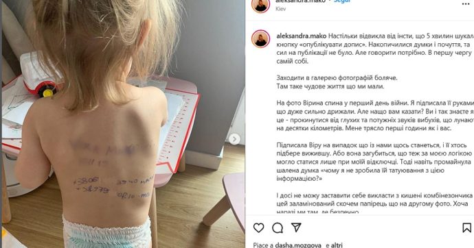 Guerra Russia-Ucraina, la storia della mamma che ha scritto i dati sulla pelle della figlia