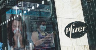 Copertina di Stipendi e azioni, il biennio d’oro dei signori dei vaccini