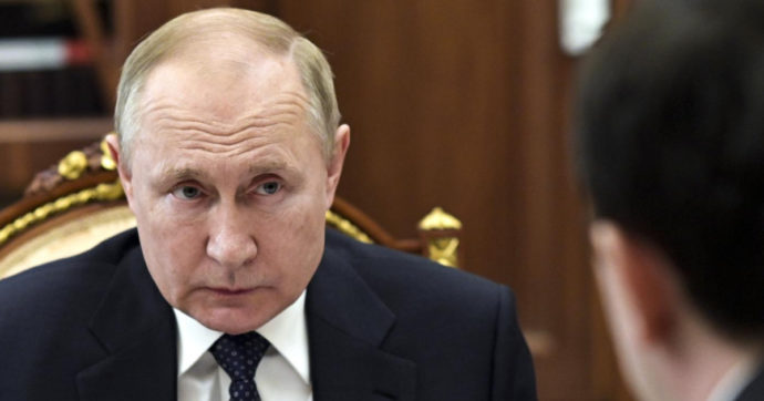 La Russia risponde alle nuove sanzioni Ue. Putin: “Valutiamo limiti all’esportazione di cibo verso i paesi ostili”