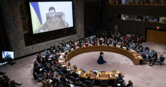 Copertina di 55 – Zelensky attacca l’Onu. Indagine sulle bombe a grappolo