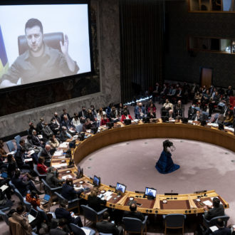 Copertina di 55 – Zelensky attacca l’Onu. Indagine sulle bombe a grappolo