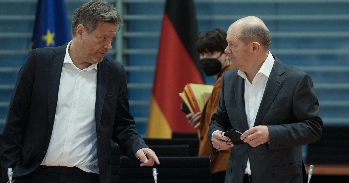 Energia, la Germania accelera per liberarsi da Mosca. Il piano: entro il 2030 l’80% del fabbisogno con rinnovabili. Ma il gas russo non si tocca