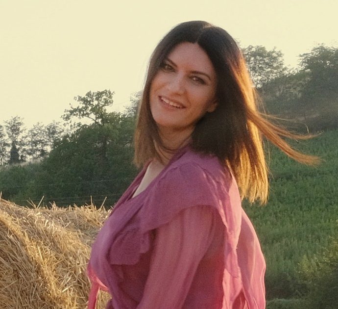 Piacere di conoscerti, il film di Laura Pausini: “Da due anni non riesco a finire il disco, sono molto suggestionata da quello che sta succedendo. Marcello? Era il nome del fratello che non ho mai avuto”