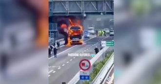 Copertina di A14, pullman Flixbus prende fuoco in autostrada a Canosa di Puglia: i passeggeri fuggono lungo la carreggiata – Video