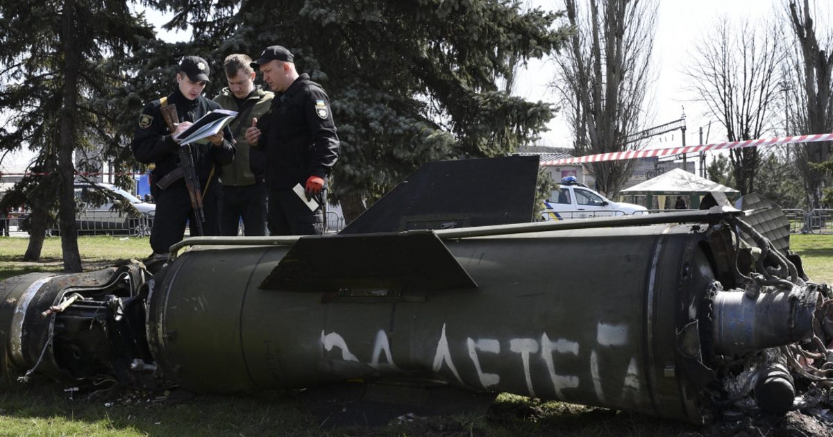Strage di Kramatorsk | Il nome del missile, le caratteristiche, le dotazioni di Kiev e Mosca: tra scambio di accuse e l’ipotesi della falsa pista, ecco cosa sappiamo finora
