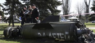 Copertina di Strage di Kramatorsk | Il nome del missile, le caratteristiche, le dotazioni di Kiev e Mosca: tra scambio di accuse e l’ipotesi della falsa pista, ecco cosa sappiamo finora