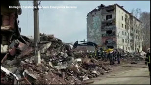 Copertina di Guerra Russia-Ucraina, a Borodyanka continua di ricerca dei corpi sotto le macerie e la rimozione dei detriti: le immagini