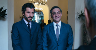 Copertina di Filippo Timi a FQMagazine: “La follia nel mio lavoro? È sciocco fare questa associazione, come mettere insieme chiappe nude e Pride. Sono innamorato, non ricambiato”