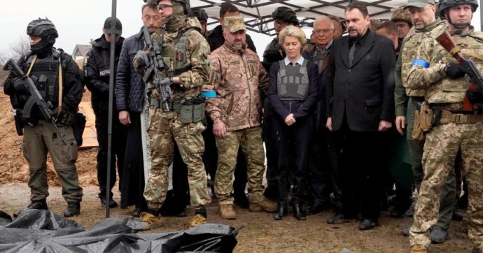 L’Ue offre casa a Zelensky. Gli Usa mandano altre armi