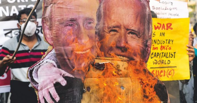 Copertina di ‘Putin come Hitler’ è legge: così Biden allunga il conflitto