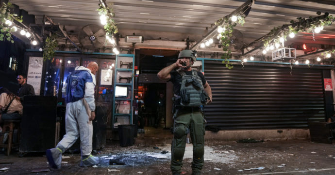 Israele, identificato e ucciso l’attentatore che ha causato 2 vittime e 10 feriti. E’ il quarto assalto in due settimane