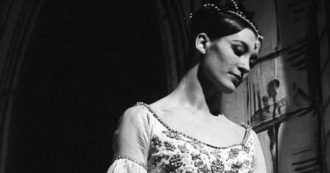 Copertina di Gala Fracci, tutto pronto per lo spettacolo-evento dedicato alla grande étoile: il programma e gli ospiti