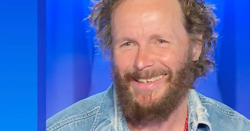 Jovanotti dona 20 quintali di crocchette e confezioni di antiparassitari al canile toscano dell’Ossaia