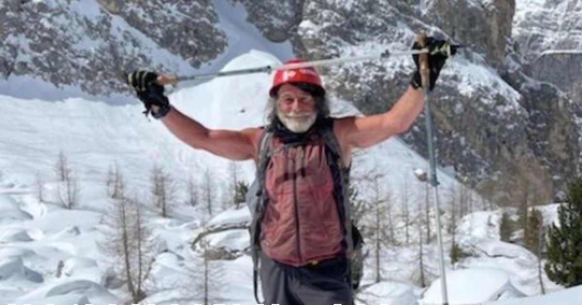 Mauro Corona in canottiera in mezzo alla tempesta di neve: così ha partecipato alla Staffetta alpina di Misurina