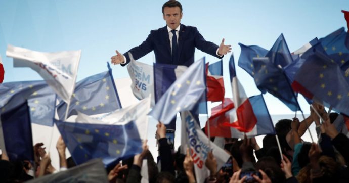 Copertina di Addio gauche: Adesso il Pd fa centro con Macron