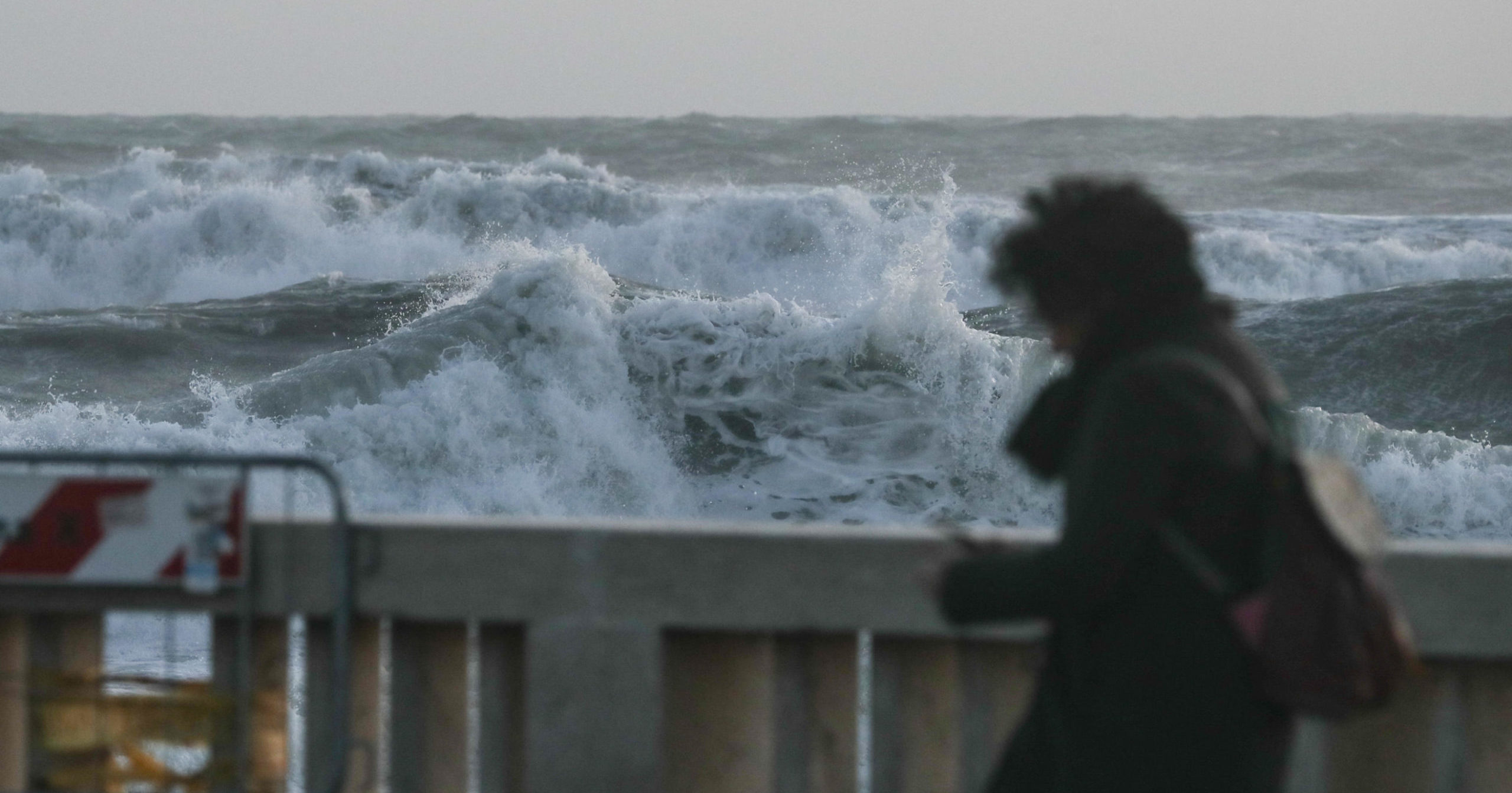 Allerta rossa al Centro Sud: il ciclone Harry su Calabria, Sicilia e Sardegna. Scuole chiuse, possibili nevicate