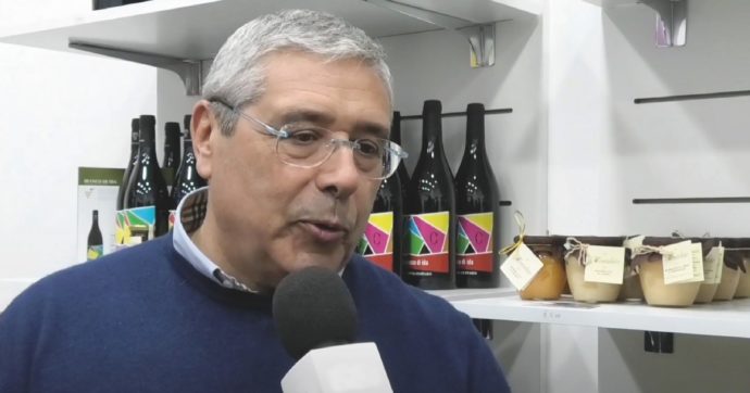 Copertina di Dalla cella alla vigna: arriva il vino di Cuffaro e Cosentino