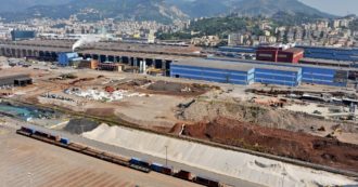 Copertina di Ex Ilva, due incidenti in 4 giorni a Genova: la Asl ferma l’impianto “principe” dell’acciaieria. “Pericolo per sicurezza e salute degli operai”
