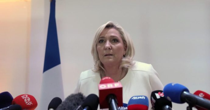 Wall Street Journal: “Il partito di Le Pen sta restituendo 13 milioni di euro a un appaltatore militare russo sanzionato dagli Usa”