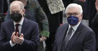 Copertina di Guerra in Ucraina, gelo Zelensky-Germania: Scholz definisce ‘irritante’ il rifiuto di ricevere il presidente Steinmaier. Kiev critica anche Macron
