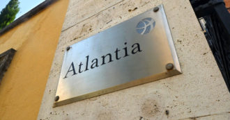 Copertina di Atlantia, è il giorno della controfferta di Blackstone. E i Benetton continuano a passare all’incasso grazie allo Stato