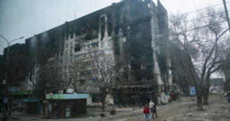 Copertina di 64 – Cosa sappiamo di Mariupol, tra morti e propaganda