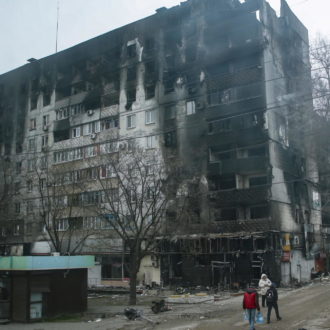 Copertina di 64 – Cosa sappiamo di Mariupol, tra morti e propaganda